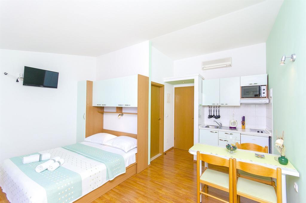 Apartments Kunac Podgora Esterno foto